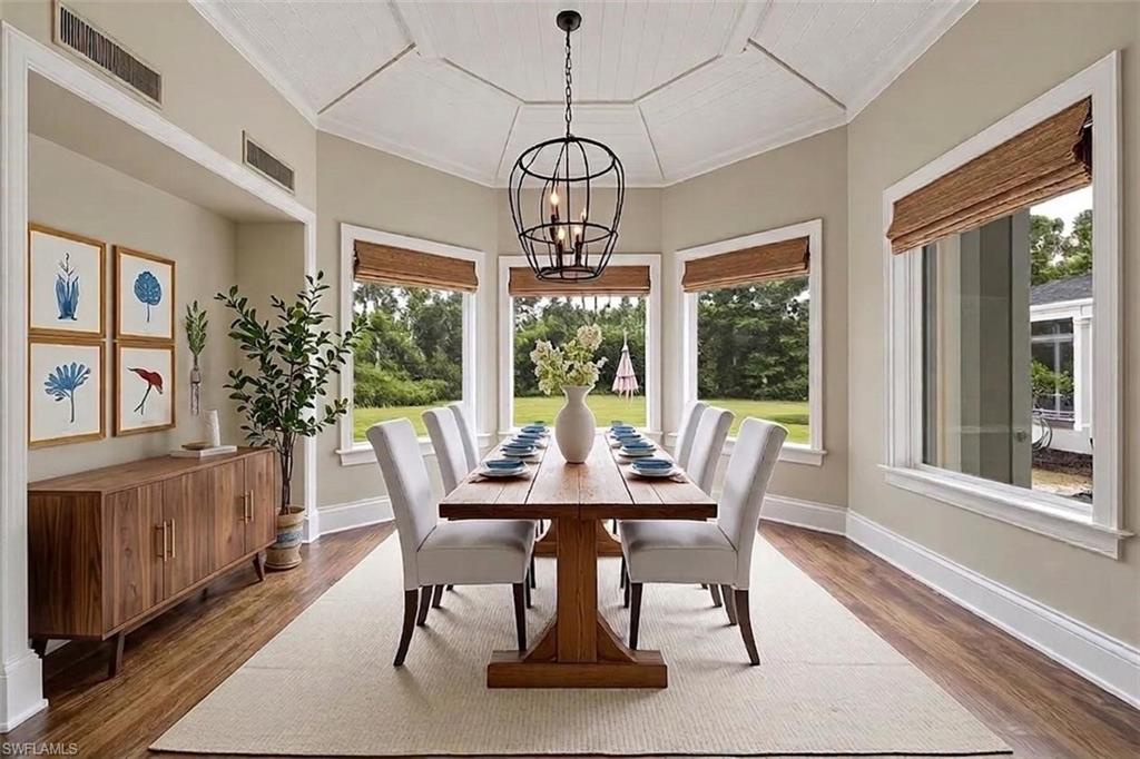 COACH HOUSE - Residential