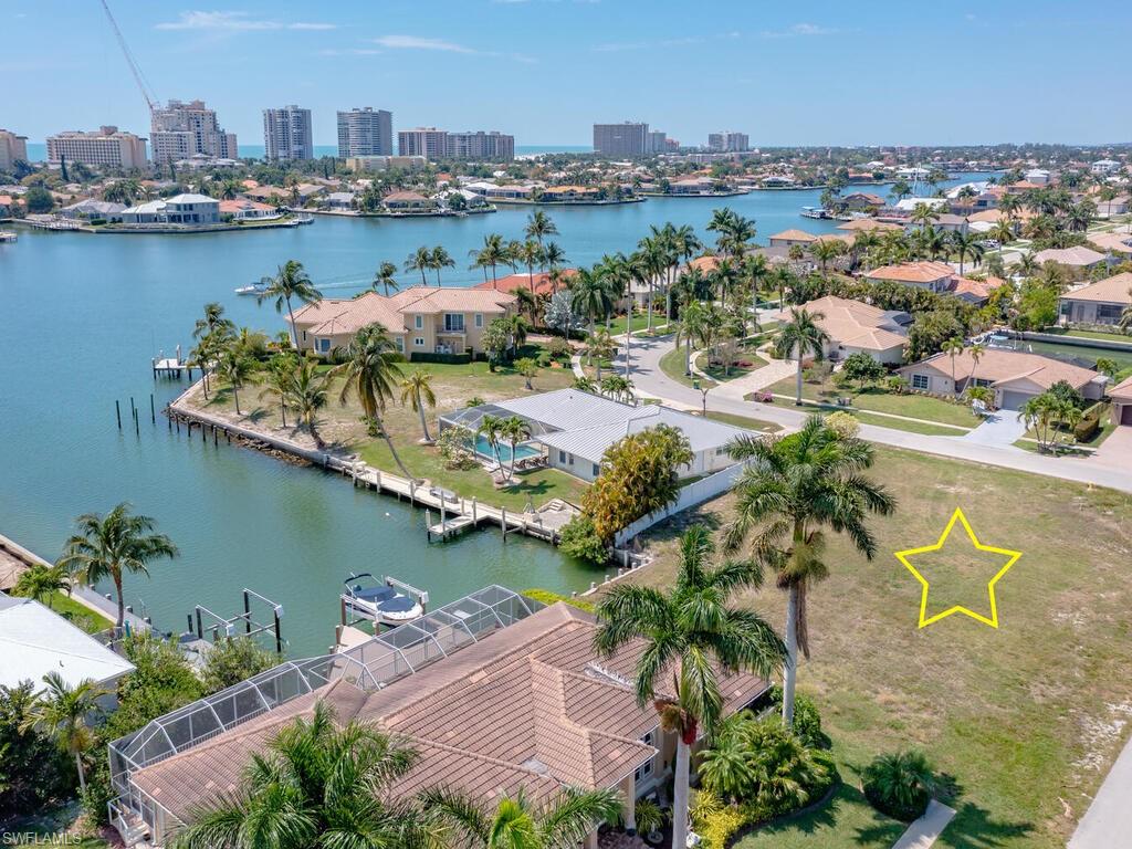 MARCO BEACH - Land