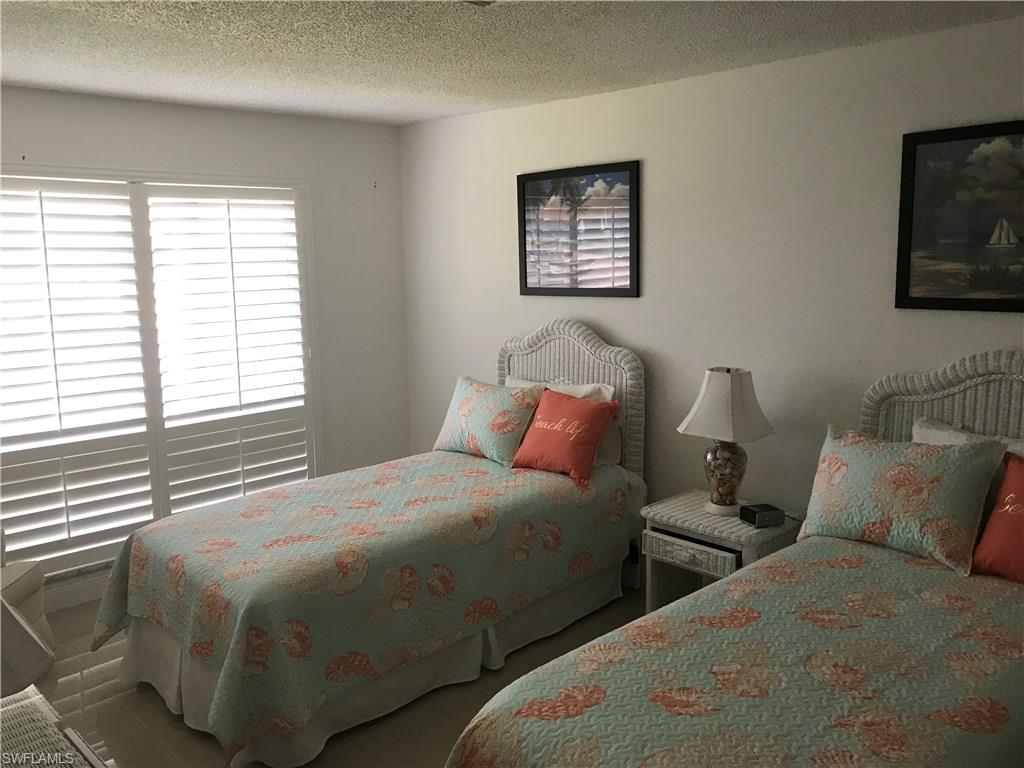 GLADES COUNTRY CLUB - Residential