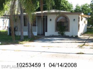 Cute property located on a bigger street close to Downtown.
Needs AC in and outside, new flooring and some other work.
Has a lot of potential, check it out yourself.