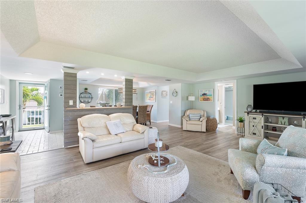 GLADES COUNTRY CLUB - Residential