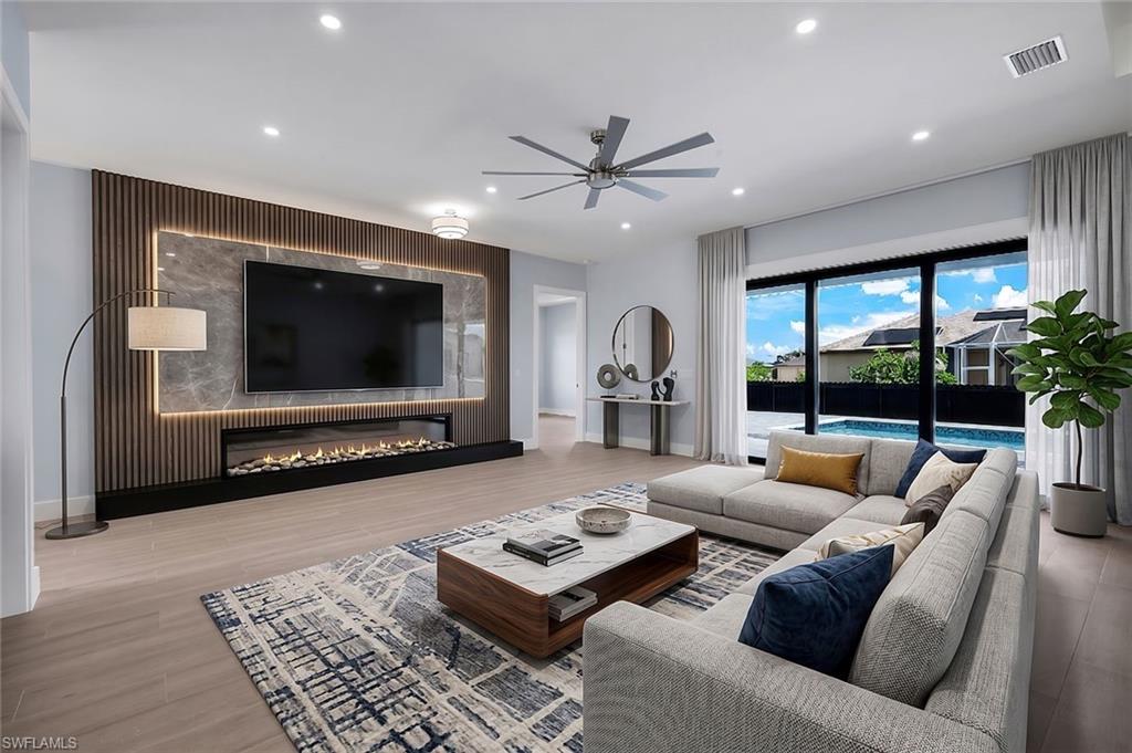 SOUTH GULF COVE - Residential