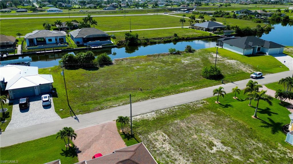 CAPE CORAL - Land