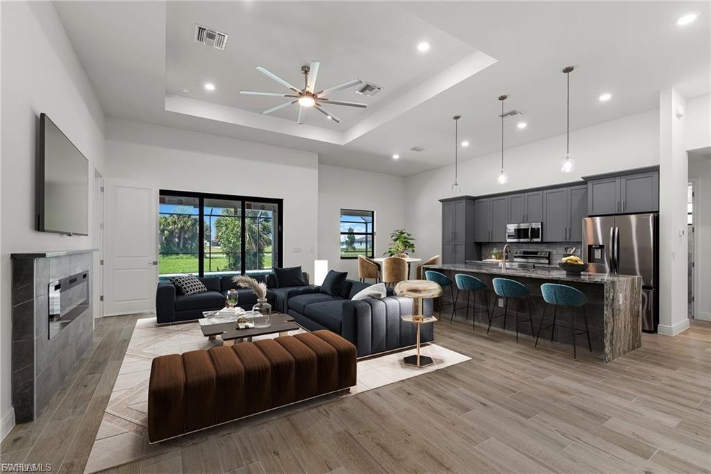 CAPE CORAL - Residential