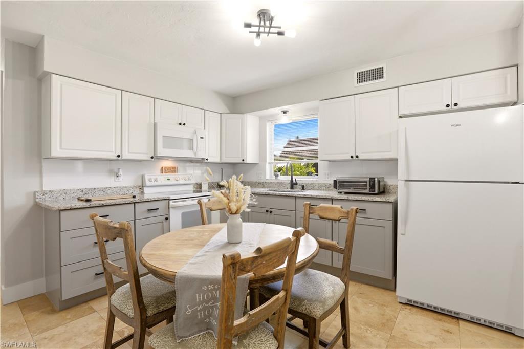 PARADISE SHORES - Residential Income