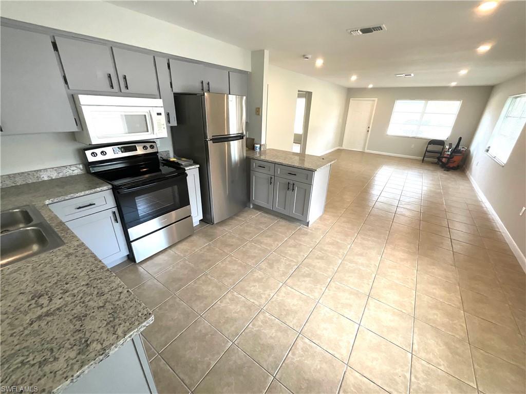 CAPE CORAL - Residential Lease