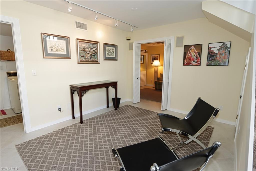 WINDWARD CAY - Residential Lease