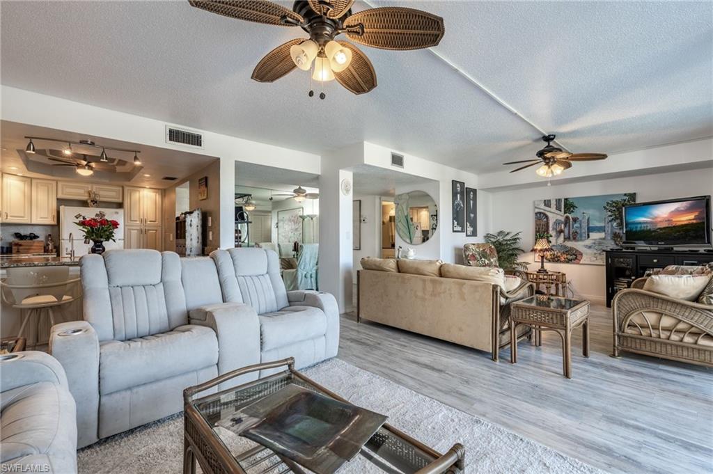 SCHOONER BAY - Residential