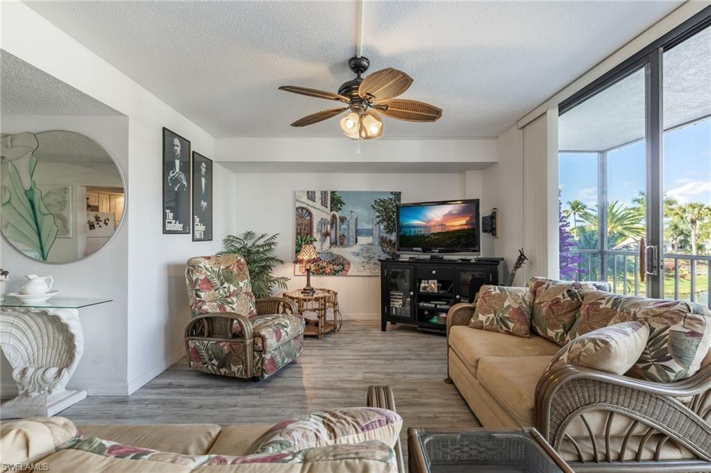 SCHOONER BAY - Residential