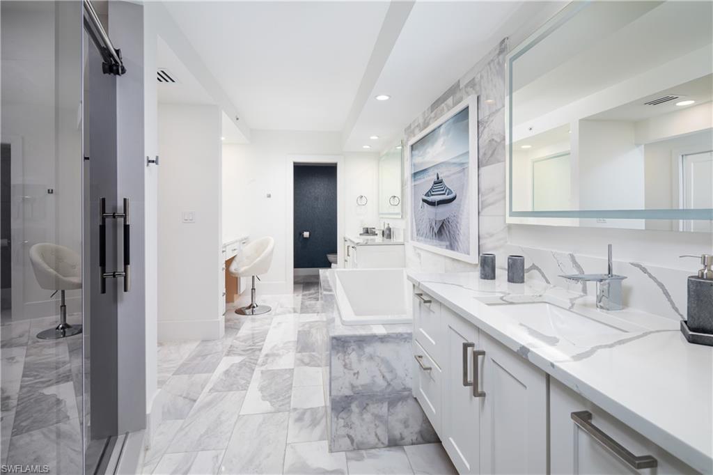CARLYSLE AT BAY COLONY - Residential