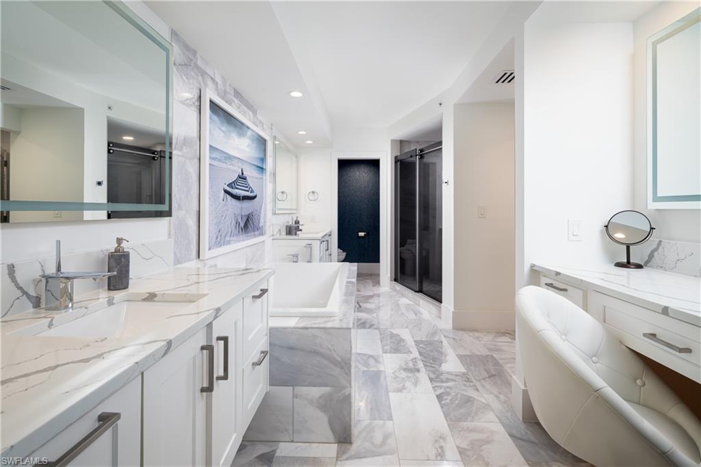 CARLYSLE AT BAY COLONY - Residential