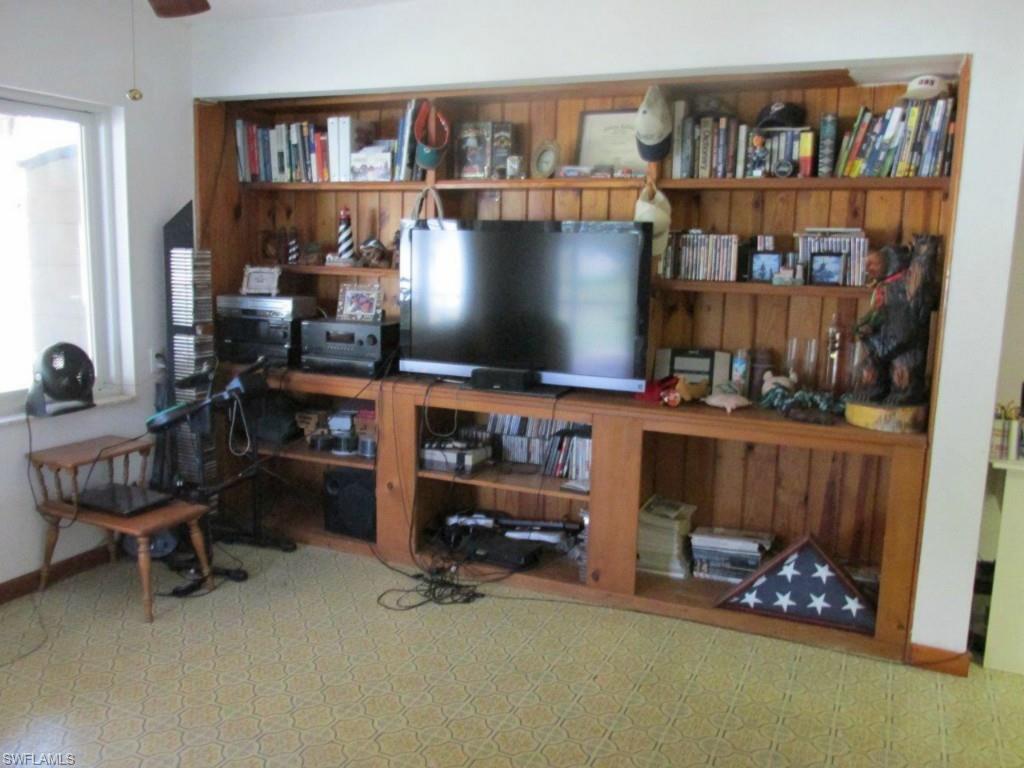 FORT MYERS SHORES - Residential