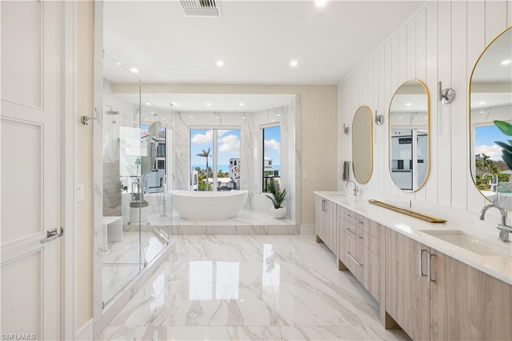 BAREFOOT BEACH - Residential