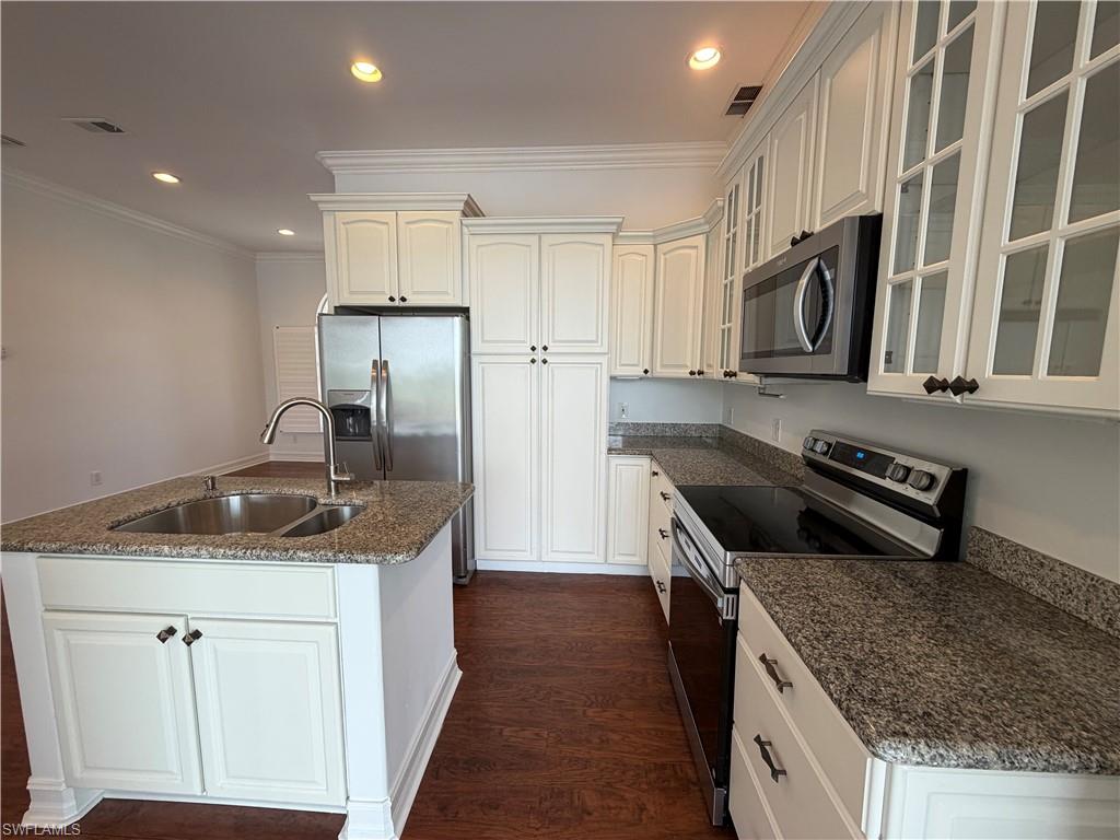 REGENT PARK - Residential Lease