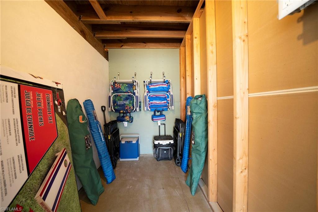 ISLANDS END - Residential Income