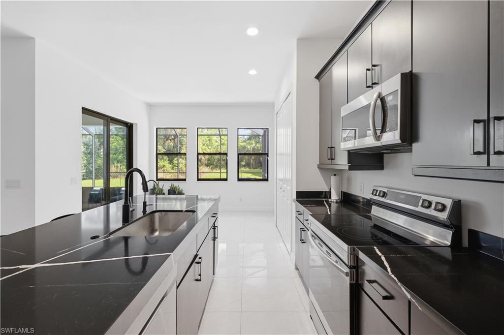 GOLDEN GATE ESTATES - Residential