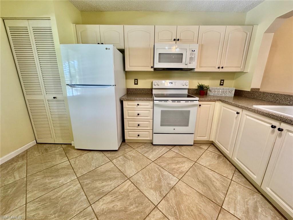 ANDOVER SQUARE - Residential