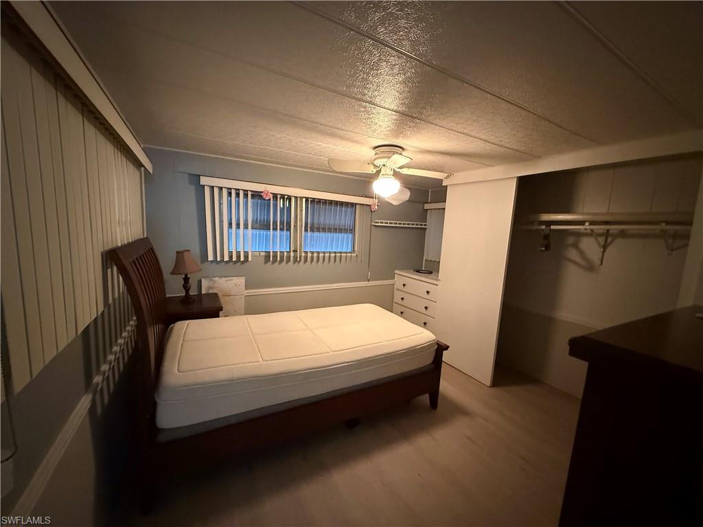 HOLIDAY MANOR - Residential