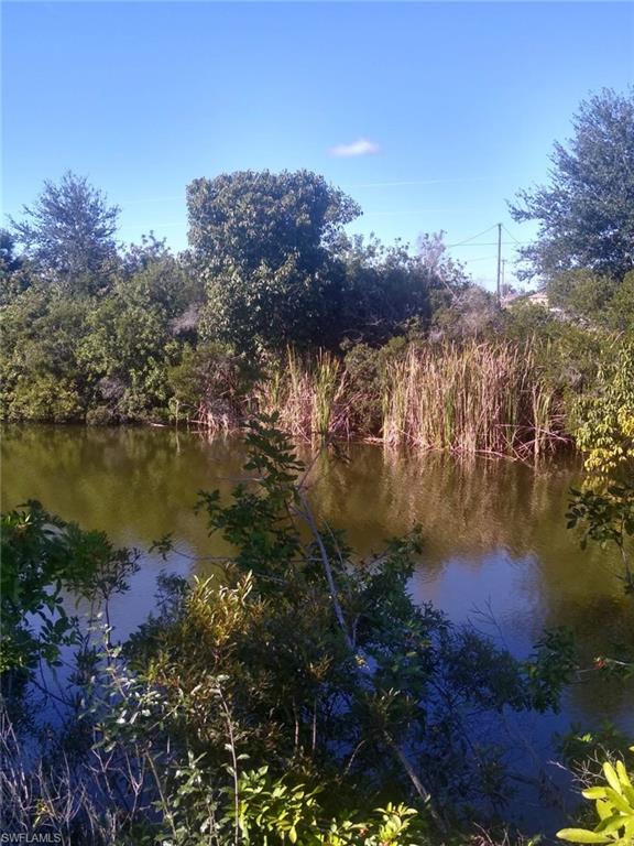 Nice canal lot in north Cape Coral. Boat and fish from your backyard, close to beaches, dining, schools, lots of recreation.