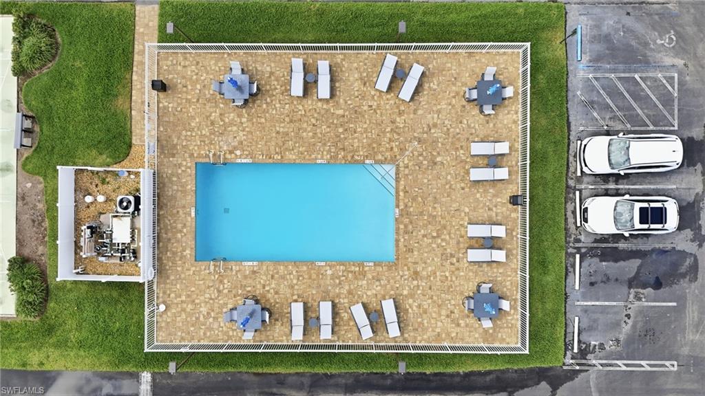 ROYAL PELICAN TOWNHOUSE - Residential