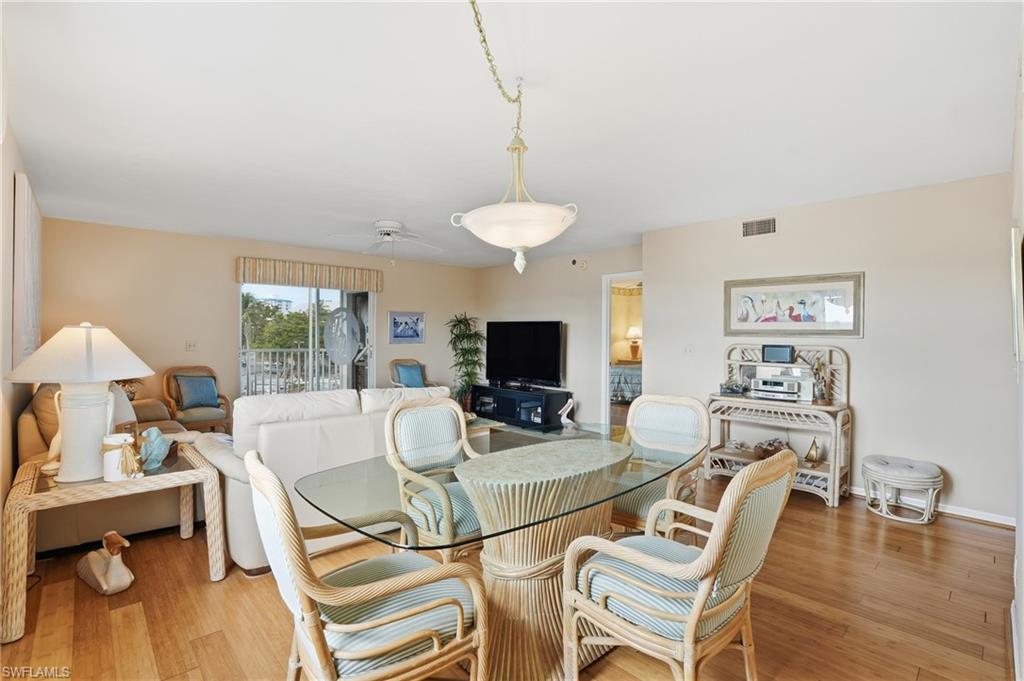 ROYAL PELICAN TOWNHOUSE - Residential