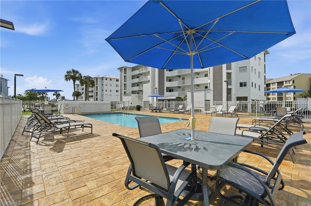 ROYAL PELICAN TOWNHOUSE - Residential