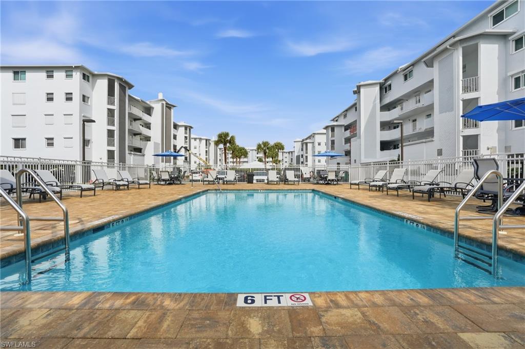 ROYAL PELICAN TOWNHOUSE - Residential