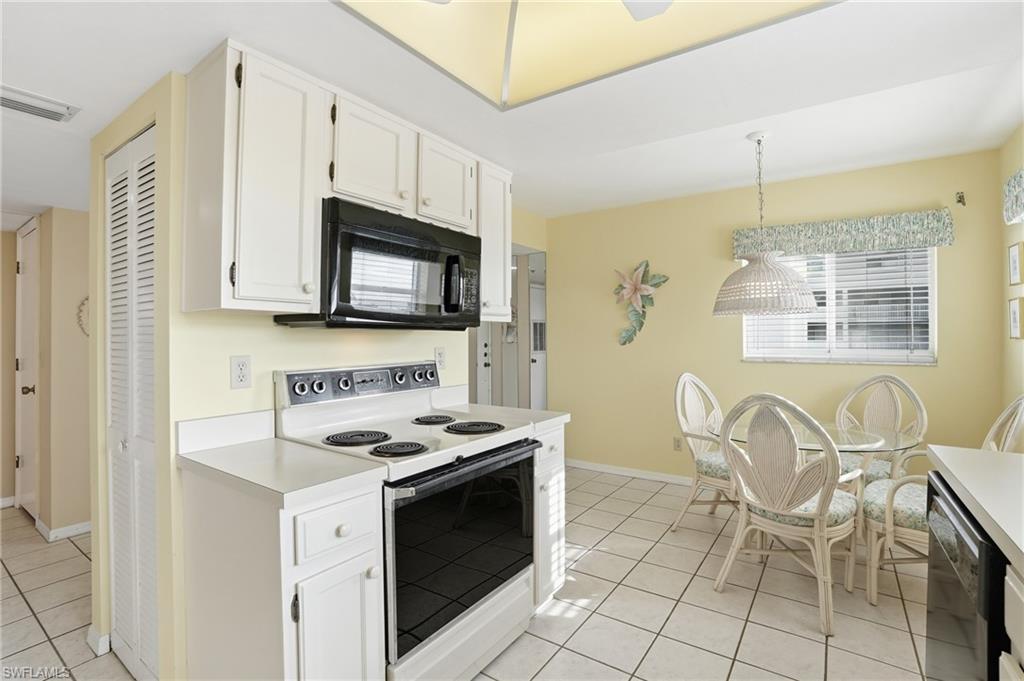 ROYAL PELICAN TOWNHOUSE - Residential