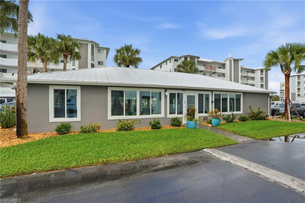 ROYAL PELICAN TOWNHOUSE - Residential