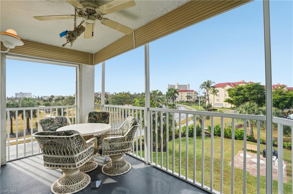 ROYAL PELICAN TOWNHOUSE - Residential