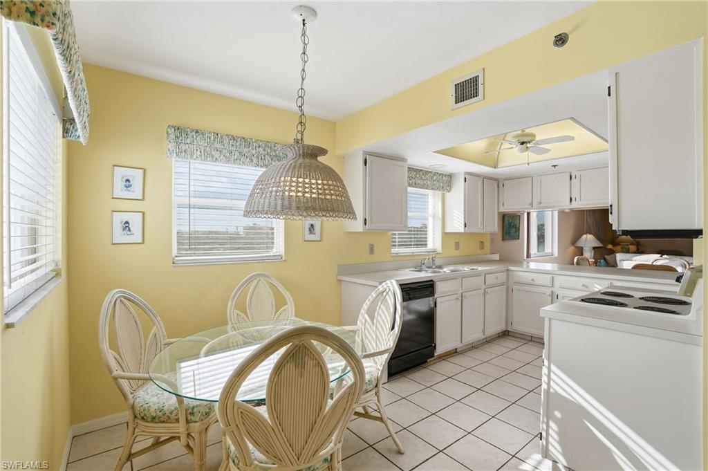 ROYAL PELICAN TOWNHOUSE - Residential