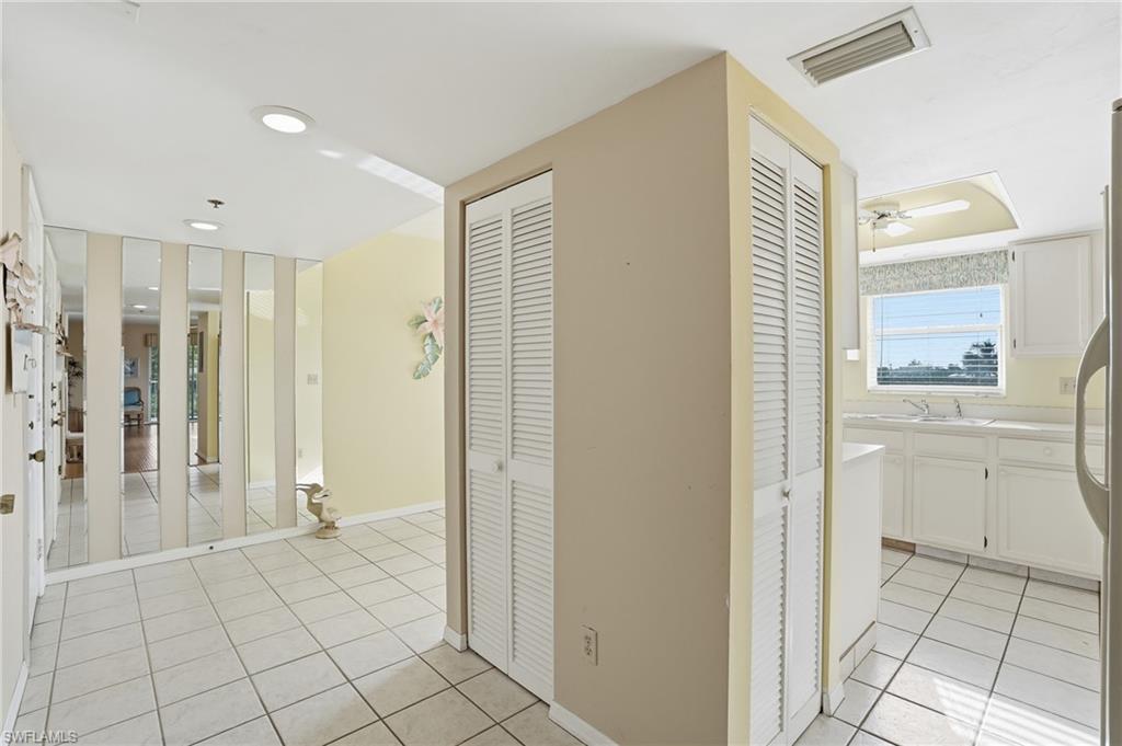 ROYAL PELICAN TOWNHOUSE - Residential