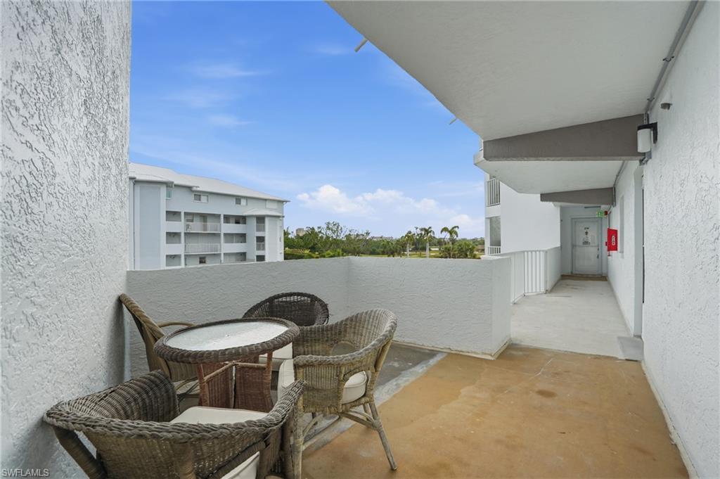 ROYAL PELICAN TOWNHOUSE - Residential