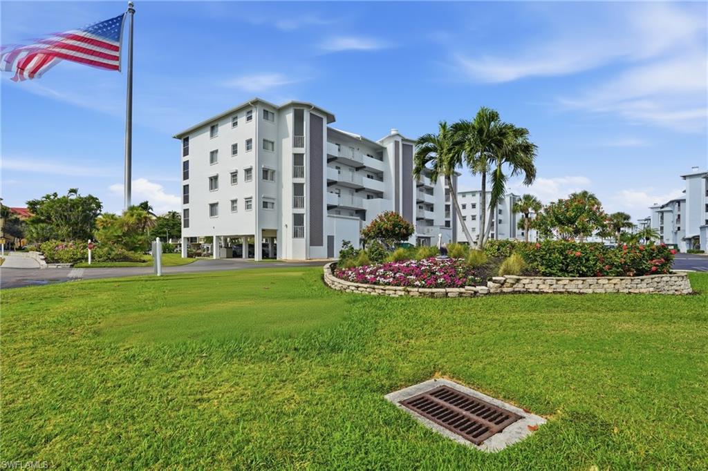 ROYAL PELICAN TOWNHOUSE - Residential