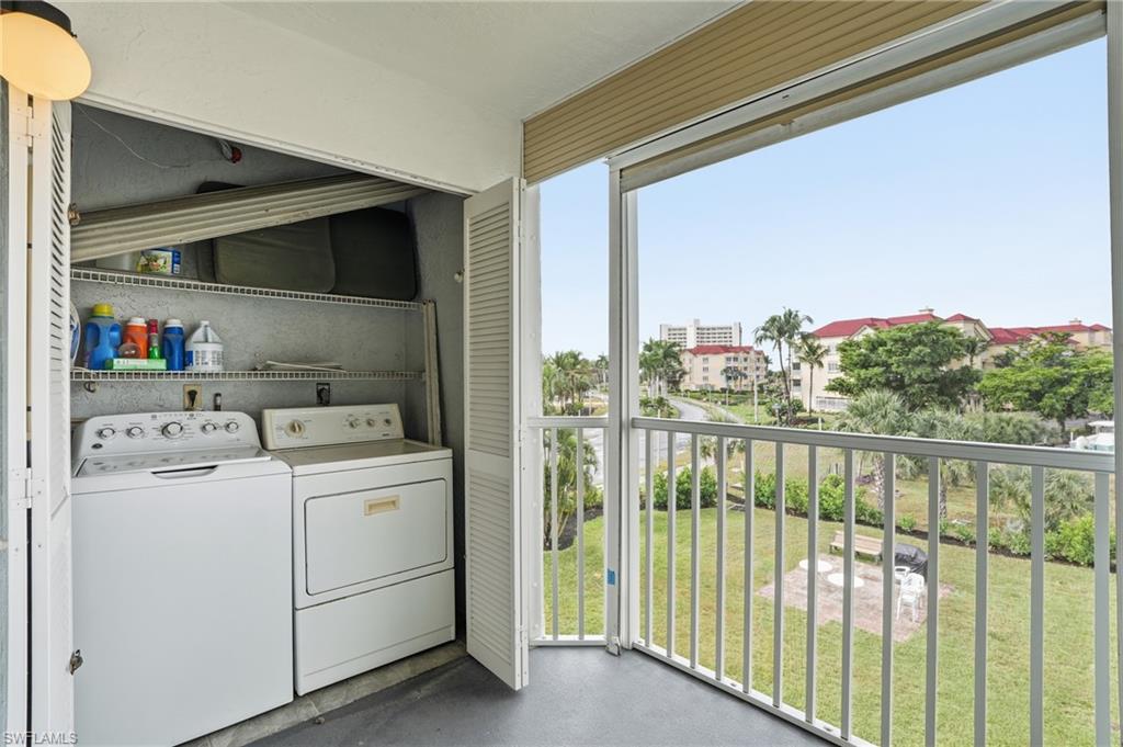 ROYAL PELICAN TOWNHOUSE - Residential