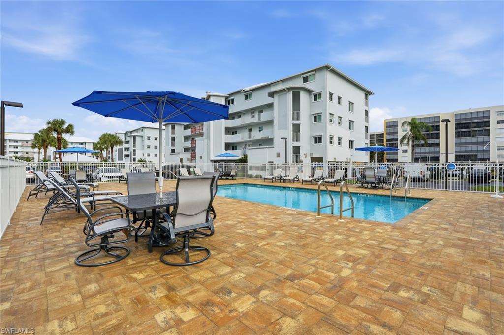 ROYAL PELICAN TOWNHOUSE - Residential