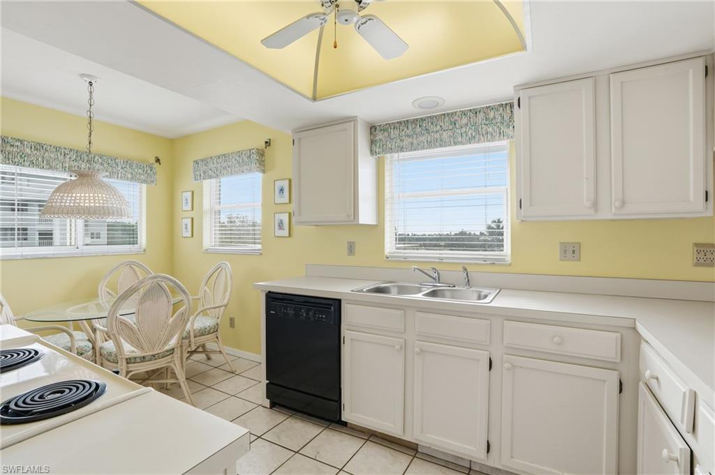 ROYAL PELICAN TOWNHOUSE - Residential