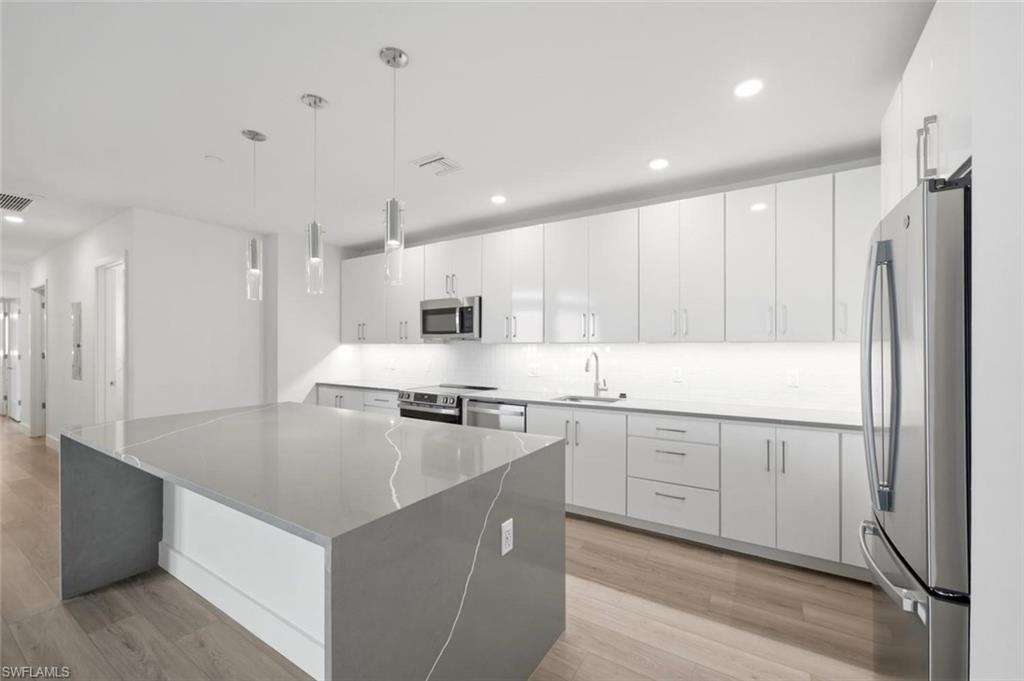 ASCENT AT METROPOLITAN NAPLES - Residential Lease