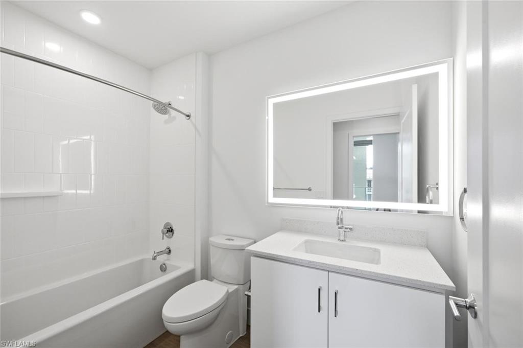 ASCENT AT METROPOLITAN NAPLES - Residential Lease