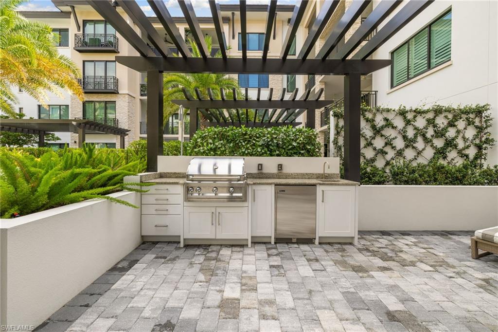 QUATTRO AT NAPLES SQUARE - Residential
