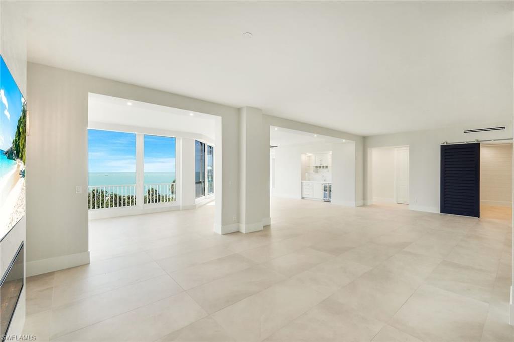 ROYAL MARCO POINT - Residential