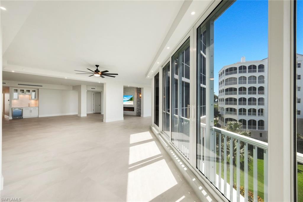ROYAL MARCO POINT - Residential