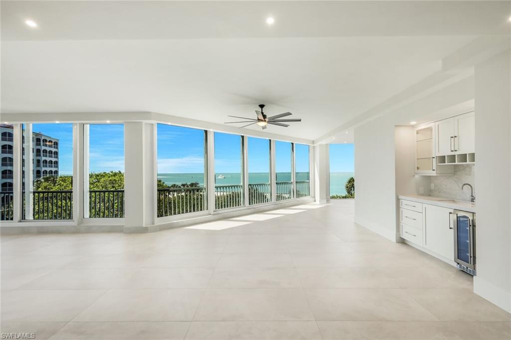 ROYAL MARCO POINT - Residential