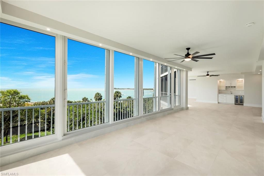ROYAL MARCO POINT - Residential