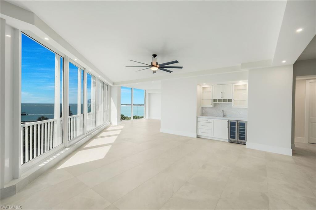 ROYAL MARCO POINT - Residential