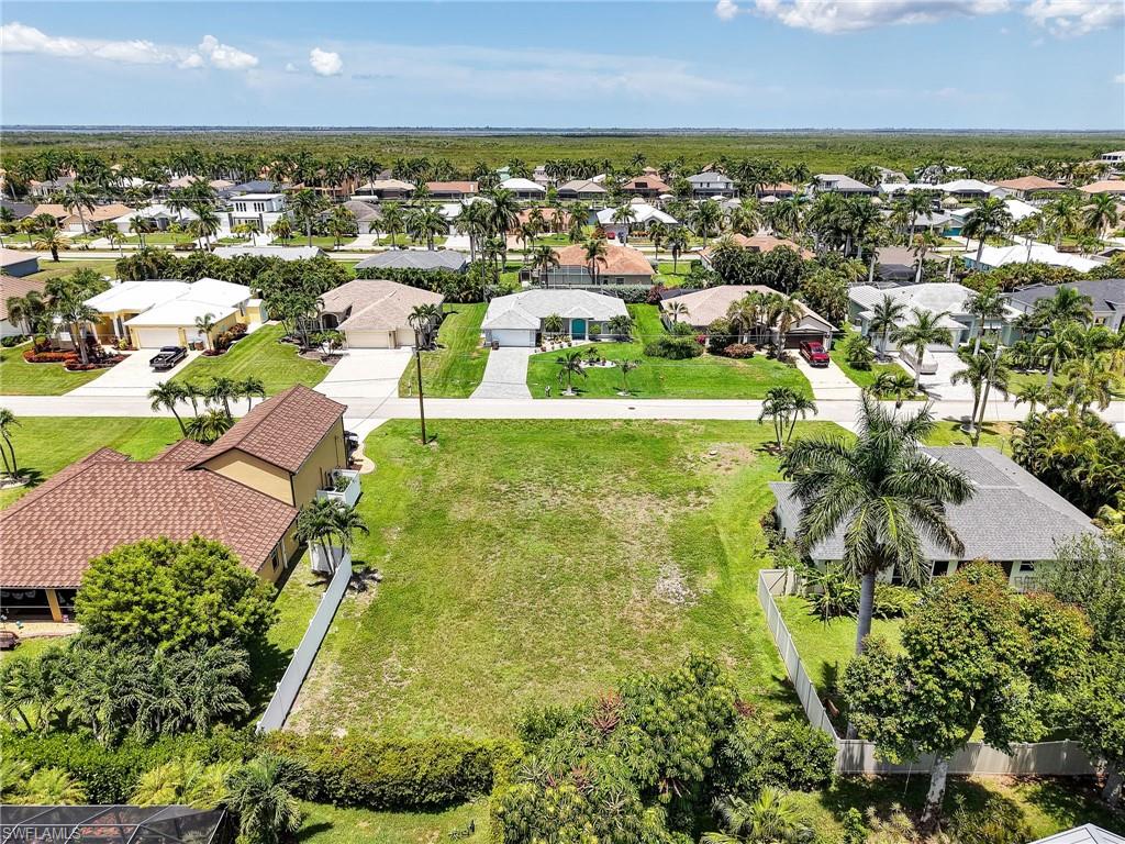 CAPE CORAL - Land
