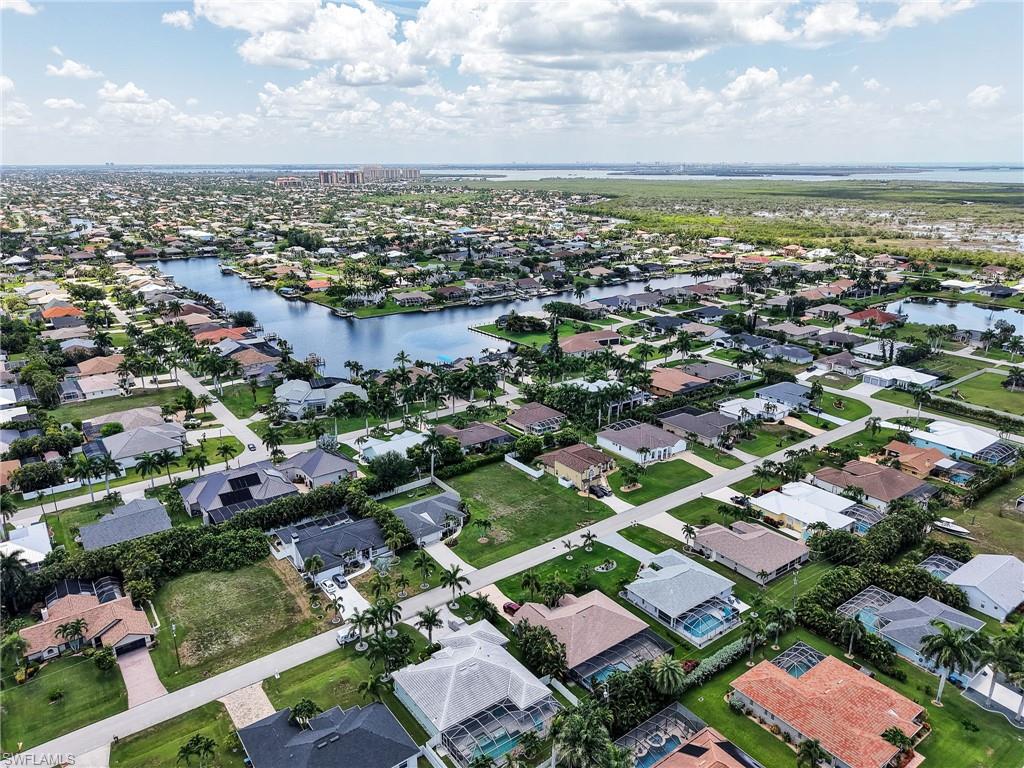 CAPE CORAL - Land