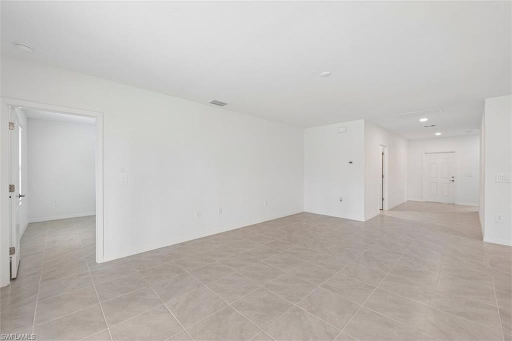 WHISPERING LAKES - Residential
