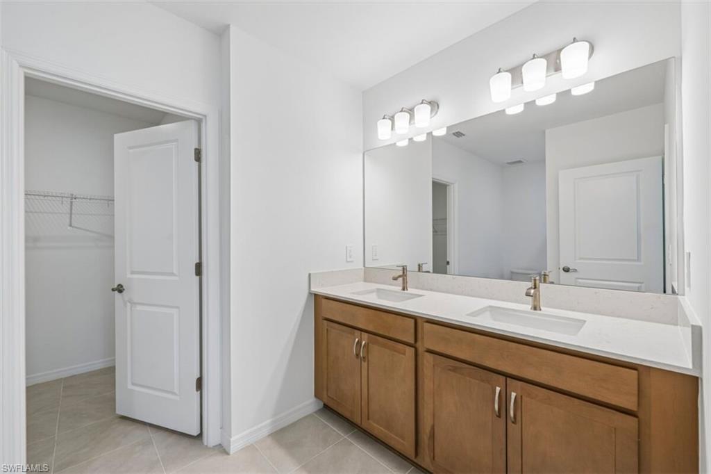 WHISPERING LAKES - Residential