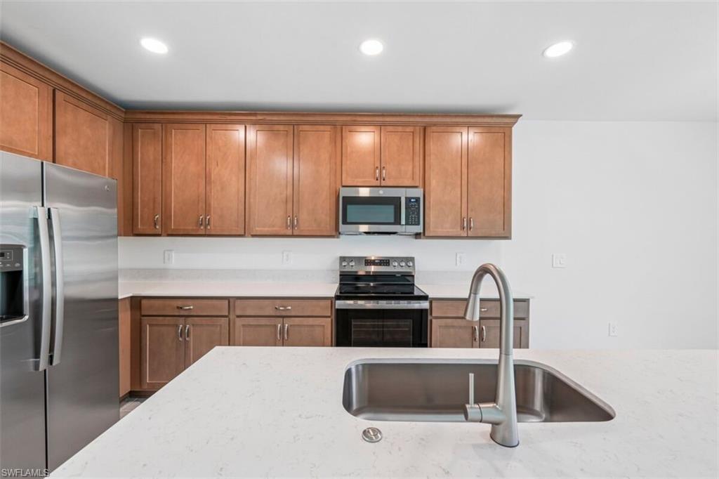 WHISPERING LAKES - Residential